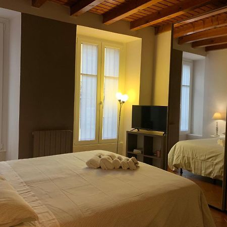 Studio Apartment Una Finestra Su Como Exterior photo