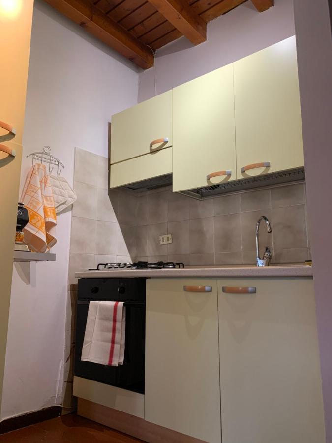 Studio Apartment Una Finestra Su Como Exterior photo